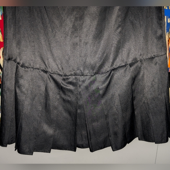 TSE Black Skirt. Size 10 Silk& Cotton. Pleats. Back zip. CLASSIC BEAUTY - Picture 7 of 8